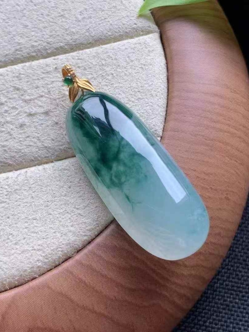 Untreated Elegant Floatting Flower Jadeite Teardrop Pendant Cerified Tpye A
